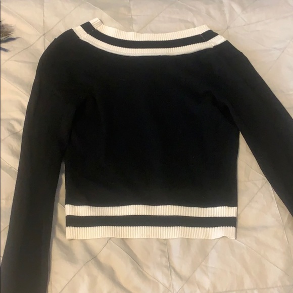 Long Sleeve Crop Top - Picture 3 of 3